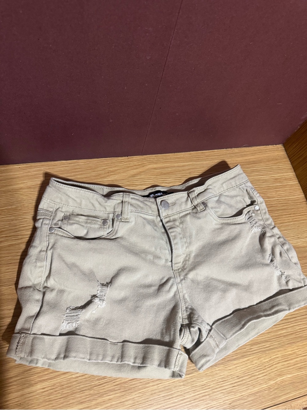 Dollhouse Dylan Women’s Distressed Cuffed Denim Shorts Size 11